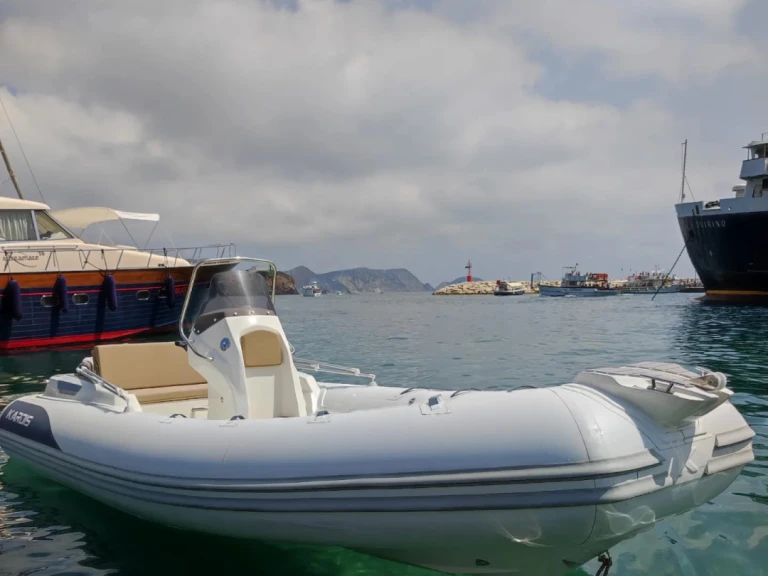 Hire RIB Kardis with a boat licence