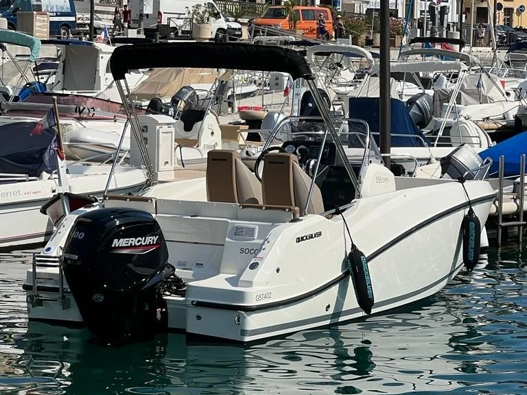 Motorboat to hire Villefranche-sur-Mer at the best price
