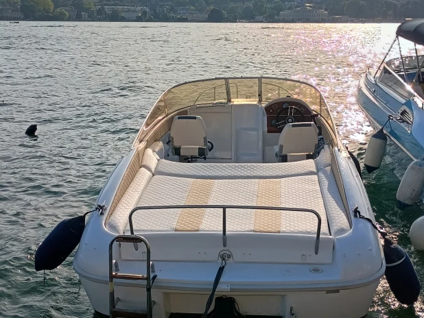 Hire Motorboat Rio with a boat licence