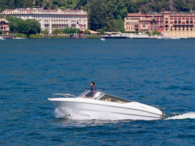 Motorboat to hire Como (City) at the best price