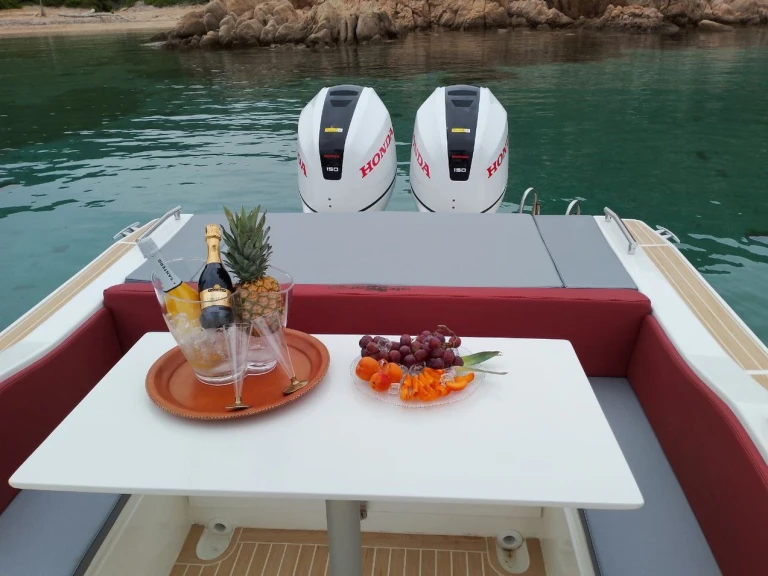 Motorboat hire in Cannigione - Altamarea Altamarea Wave 27 GT