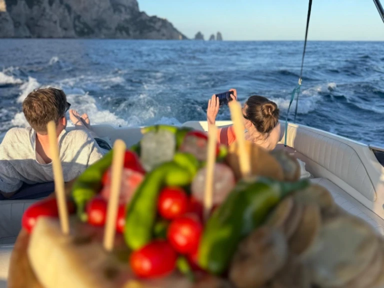 Motorboat hire in Capri - Fratelli Aprea Sorrento 7,50 open cruise
