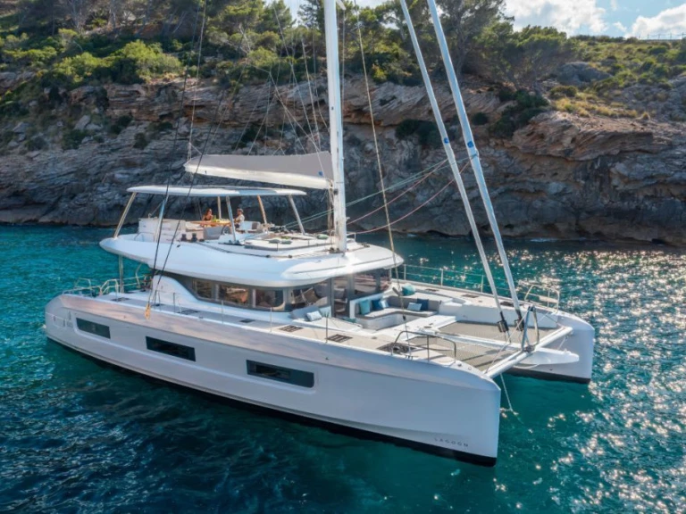 Charter a Lagoon Lagoon 60 in Tivat on Samboat