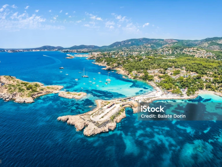 Four Winns H 260 charter bareboat or skippered in  Palma de Mallorca