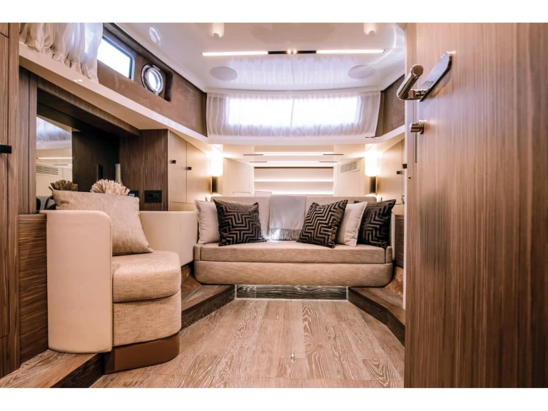 Hire Motorboat Cranchi with a boat licence