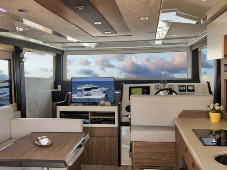 Yacht charter Cannigione - Cranchi Cranchi T43 Eco Trawler on SamBoat