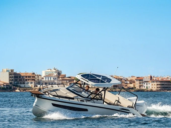 Yacht hire Cannigione cheap Navan S30