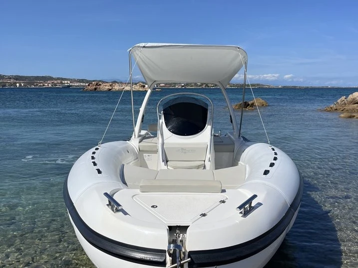 Motorboat to hire Cannigione at the best price