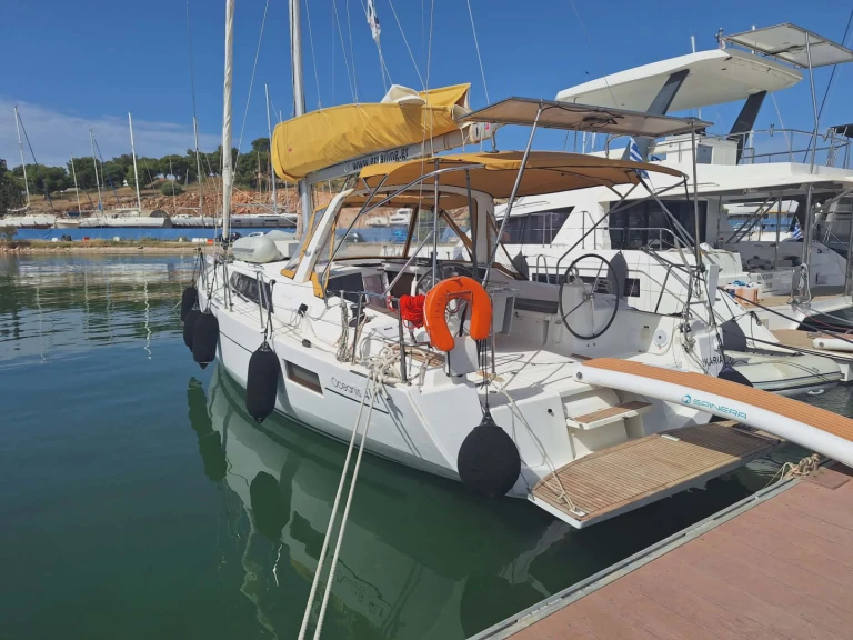 Charter a Bénéteau Oceanis 41.1 in Néa Péramos on Samboat
