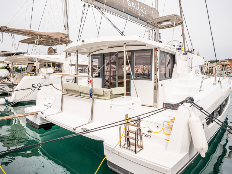 Charter a Bali Bali 4.2 in Pirovac on Samboat