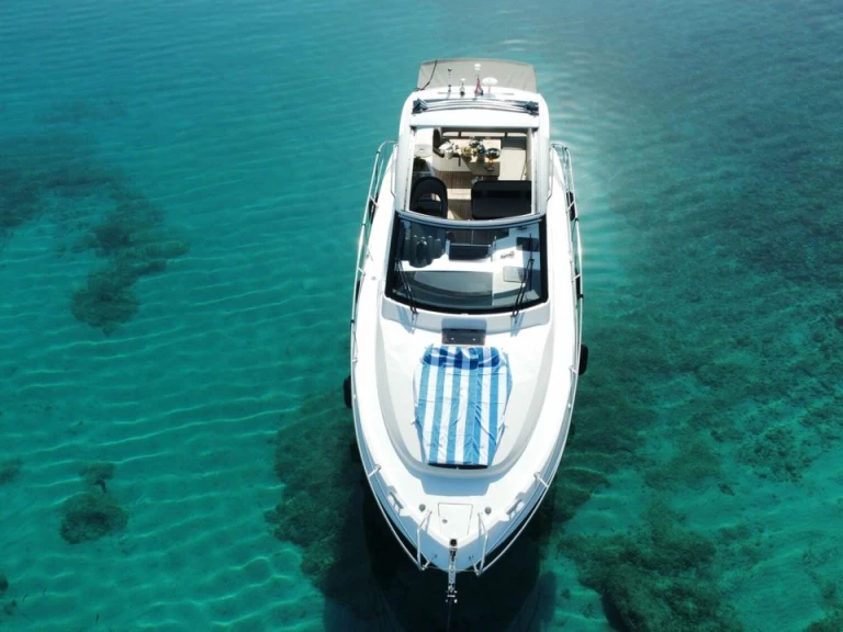 Motorboat hire in Punat - Bavaria Bavaria 33 Sport HT