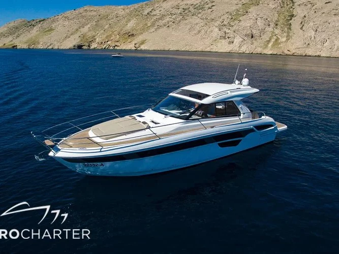 Hire Luxury Yacht Bavaria with a boat licence