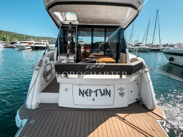 Luxury Yacht to hire Punat at the best price