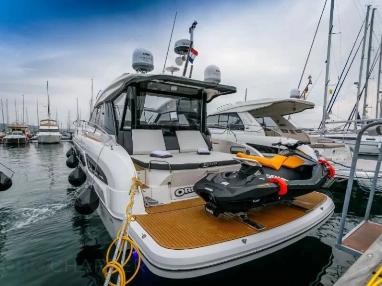 Luxury Yacht to hire Punat at the best price