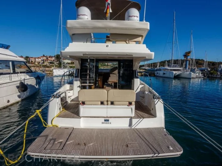 Charter a Bavaria Virtess 420 Fly in Punat on Samboat
