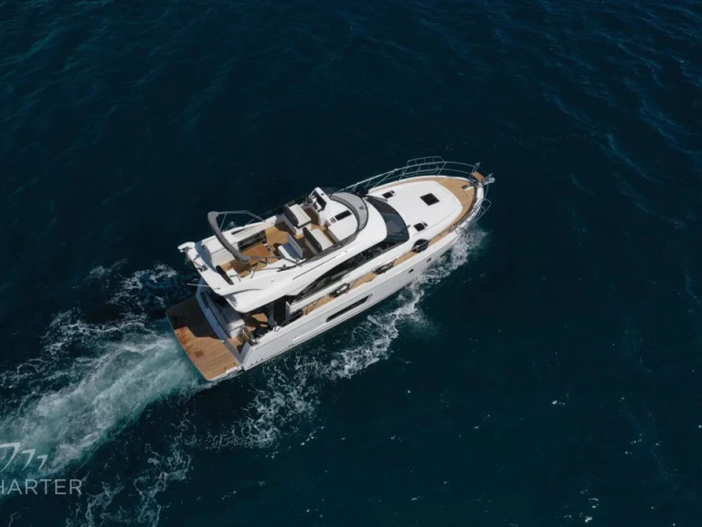 Luxury Yacht to hire Punat at the best price