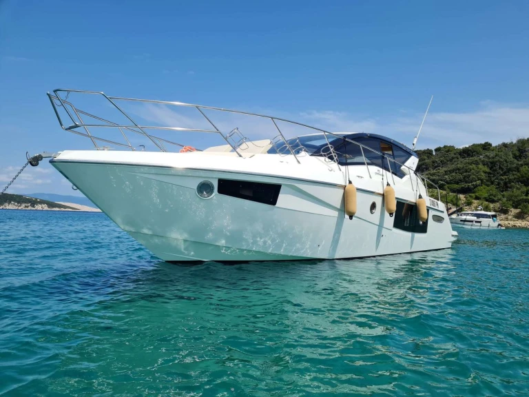 Hire a Cranchi Cranchi M44 HT Punat