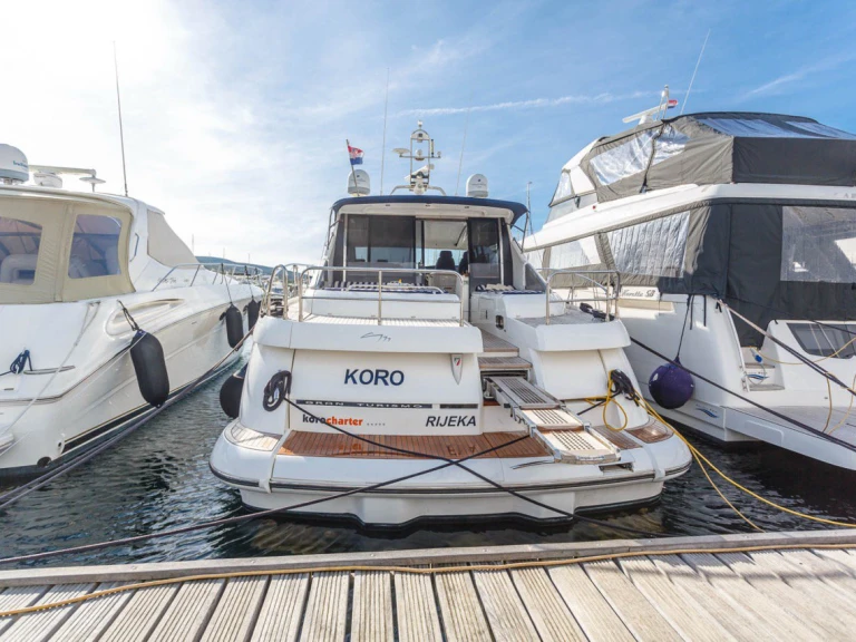 Luxury Yacht hire in Punat - Fairline Fairline Targa 62