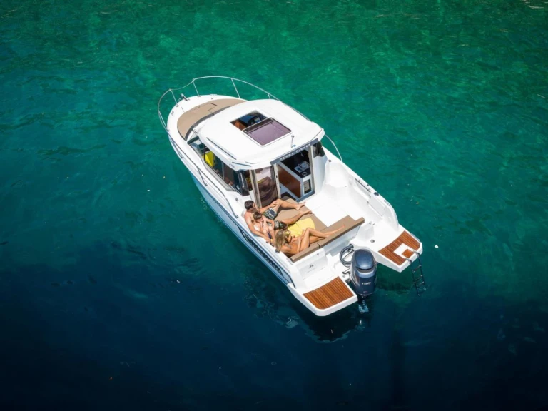 Motorboat hire in Punat - Jeanneau Merry Fisher 795