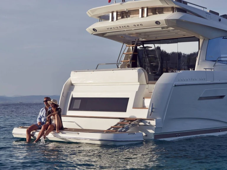 Hire Luxury Yacht Jeanneau with a boat licence