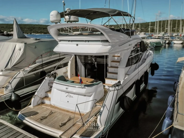 Yacht charter Punat - Princess Princess 50 Flybridge - 3 + 1 cab. on SamBoat