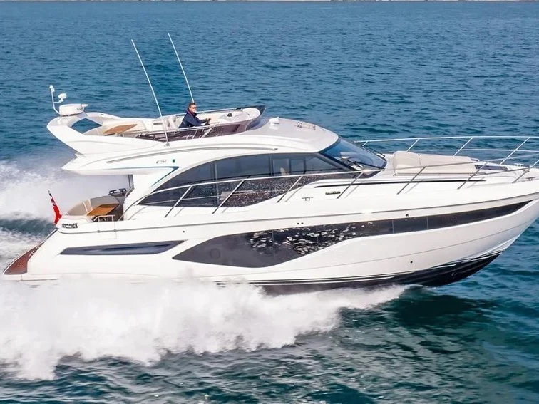 Hire a Princess Princess 50 Flybridge - 3 + 1 cab. Punat