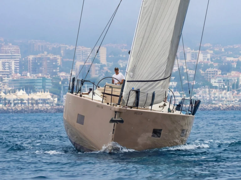 Hire Sailboat Bénéteau with a boat licence
