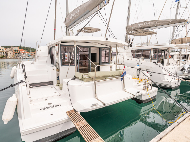 Charter a Bali Bali 4.2 in Pirovac on Samboat