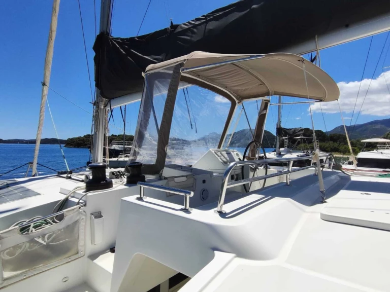 Yacht charter Perigiali - Lagoon Lagoon 450 F on SamBoat