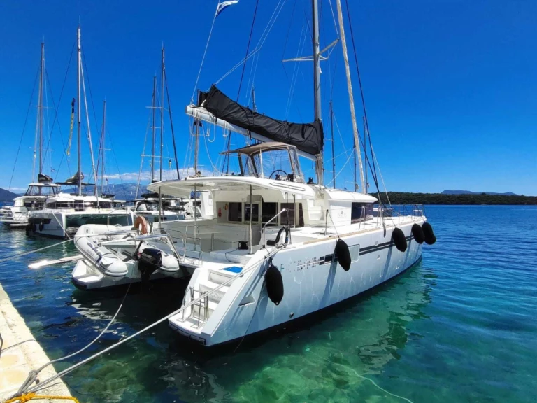Catamaran hire in Perigiali - Lagoon Lagoon 450 F