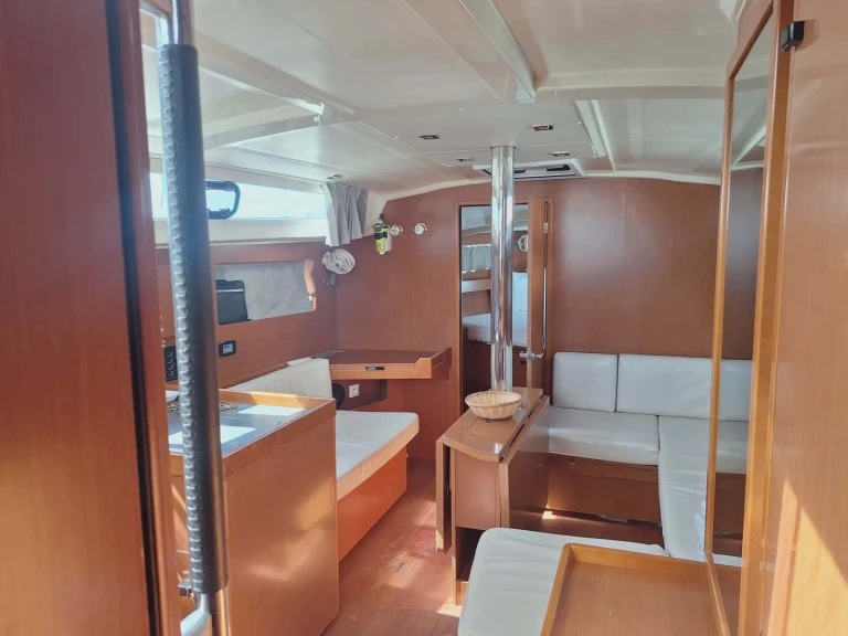Yacht charter Néa Péramos - Bénéteau Oceanis 41.1 on SamBoat