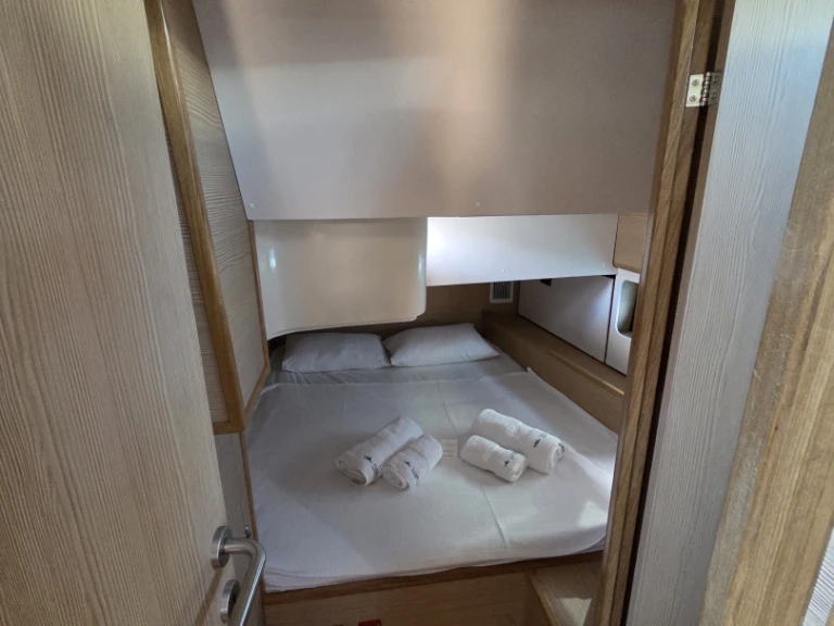Hire Sailboat D&D Yacht with a boat licence