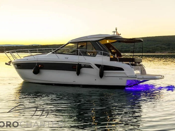 Motorboat hire in Punat - Bavaria Bavaria 33 Sport HT
