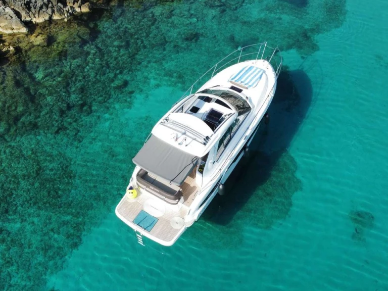 Motorboat hire in Punat - Bavaria Bavaria 33 Sport HT