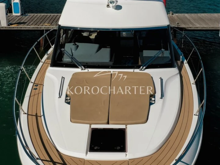 Bavaria Bavaria R40 FLY charter bareboat or skippered in  Punat