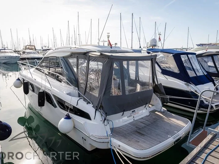 Hire Luxury Yacht Bavaria with a boat licence