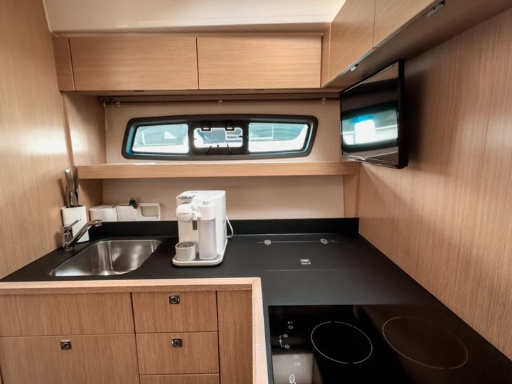 Hire Luxury Yacht Bavaria with a boat licence