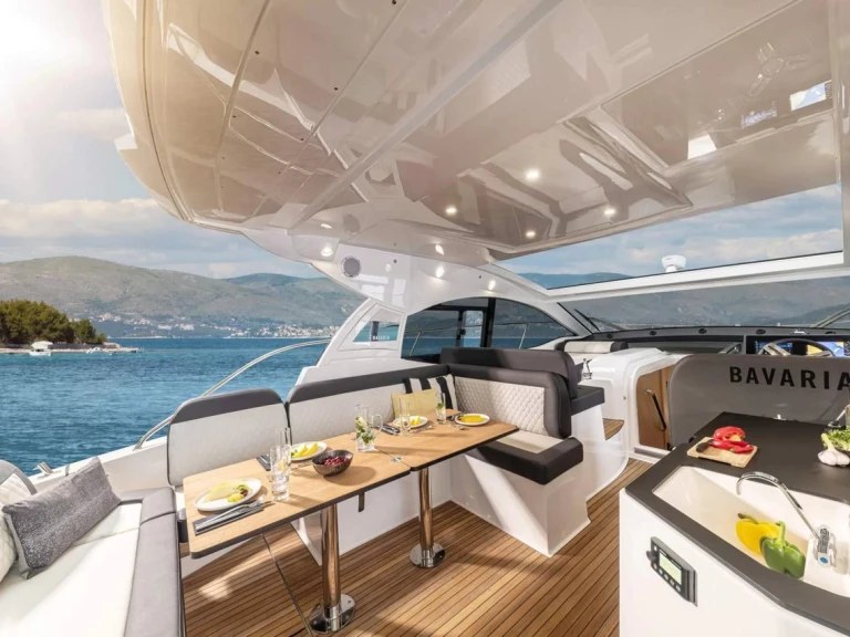 Charter a Bavaria Bavaria SR41 in Punat on Samboat
