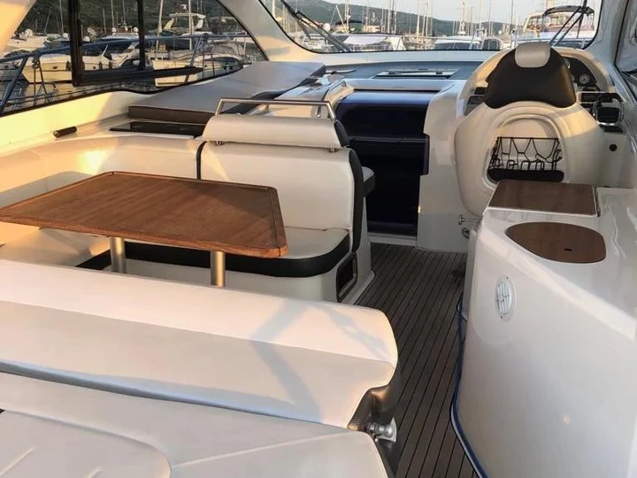 Motorboat to hire Punat at the best price