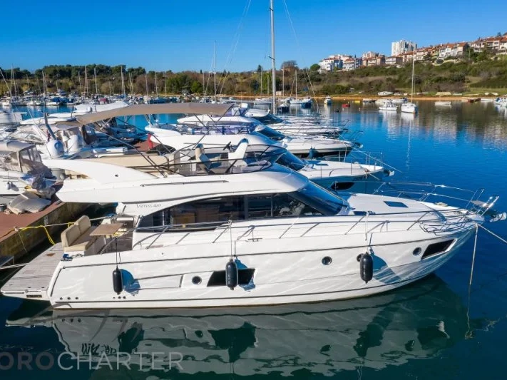Hire Luxury Yacht Bavaria with a boat licence