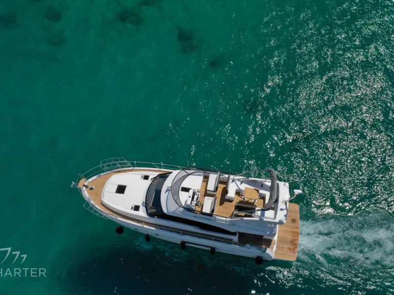 Hire a Bavaria Virtess 420 Fly Punat