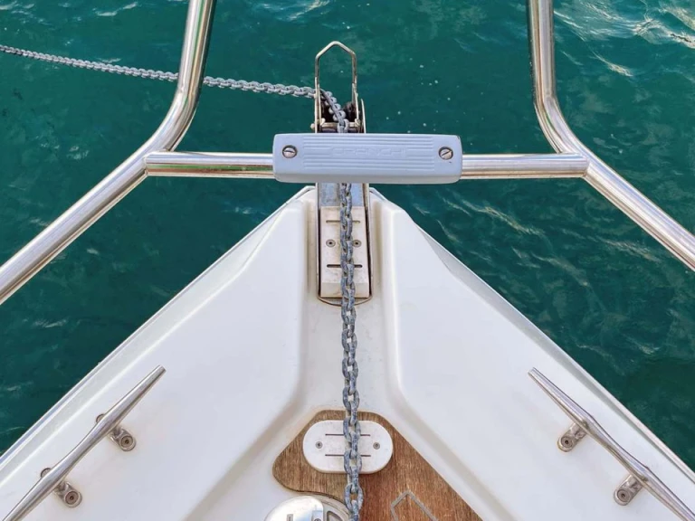 Hire Luxury Yacht Cranchi with a boat licence