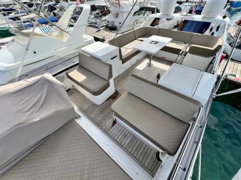 Yacht charter Punat - Galeon Galeon 420 Fly - 3 cab. on SamBoat