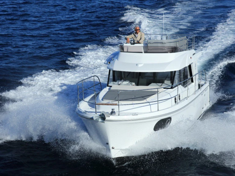 Hire Luxury Yacht Bénéteau with a boat licence