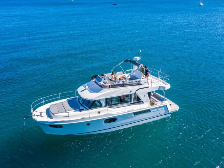 Charter a Bénéteau Swift Trawler 41 Fly in Punat on Samboat