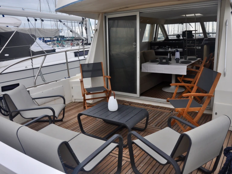 Charter a Guy Couach Guy Couach 1400 Fly in La Rochelle on Samboat