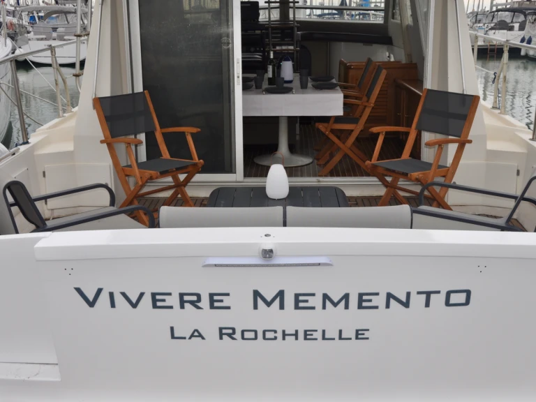 Hire Motorboat with or without skipper Guy Couach La Rochelle