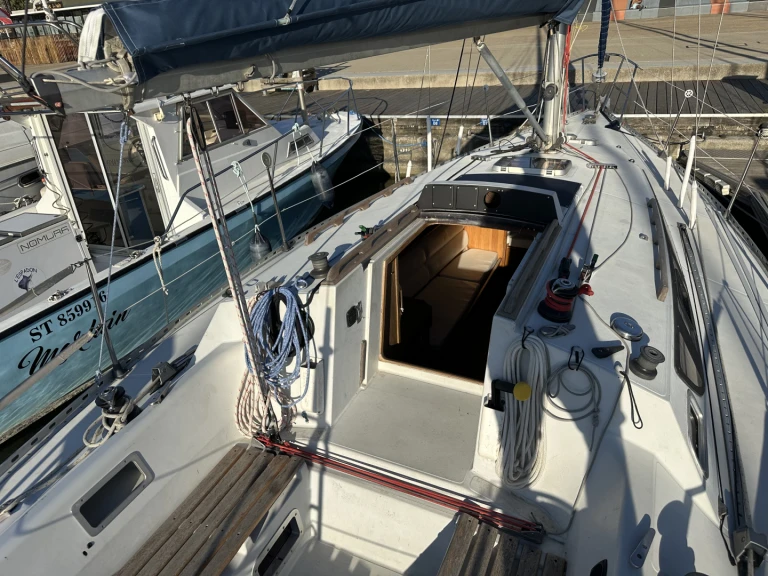 Hire Sailboat with or without skipper Kirie La Grande-Motte