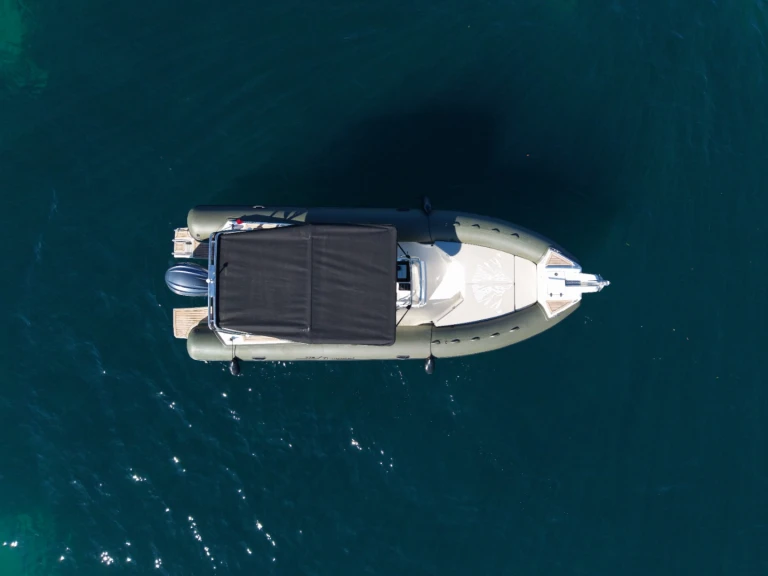 Hire Motorboat Capelli with a boat licence