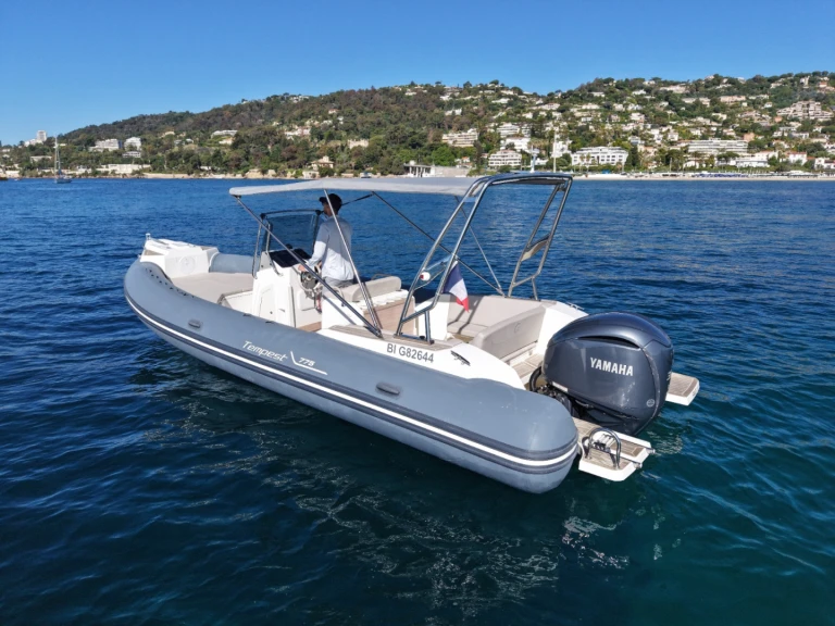 Yacht charter Golfe-Juan - Capelli Tempest 775 on SamBoat
